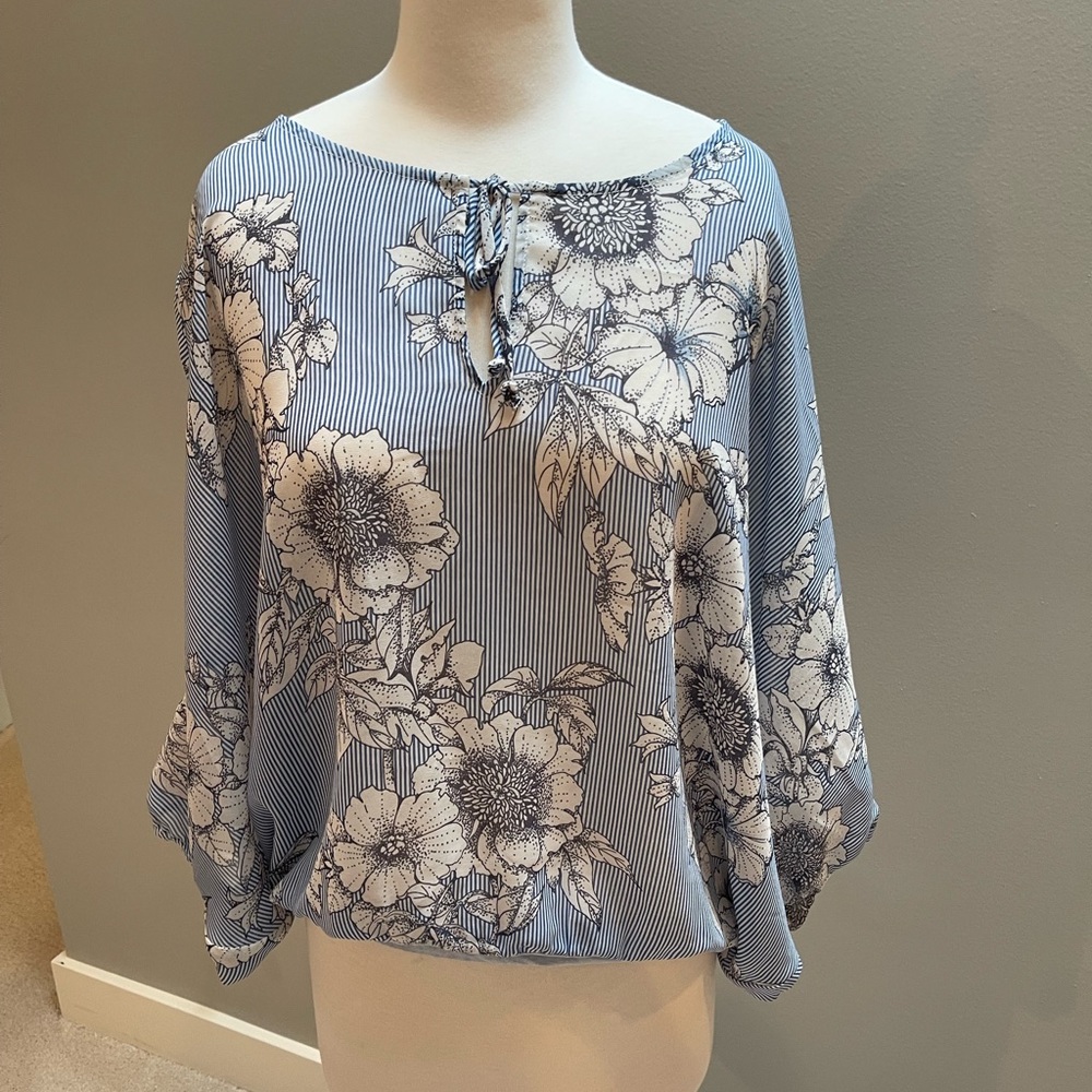 EUC Cabi flowy top. Size M.